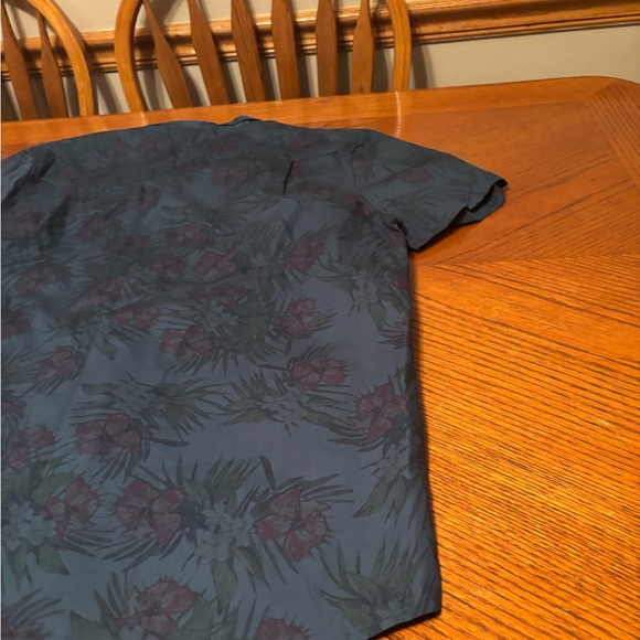 Men's Floral Patterned Button Down Shirt - Picture 7 of 11